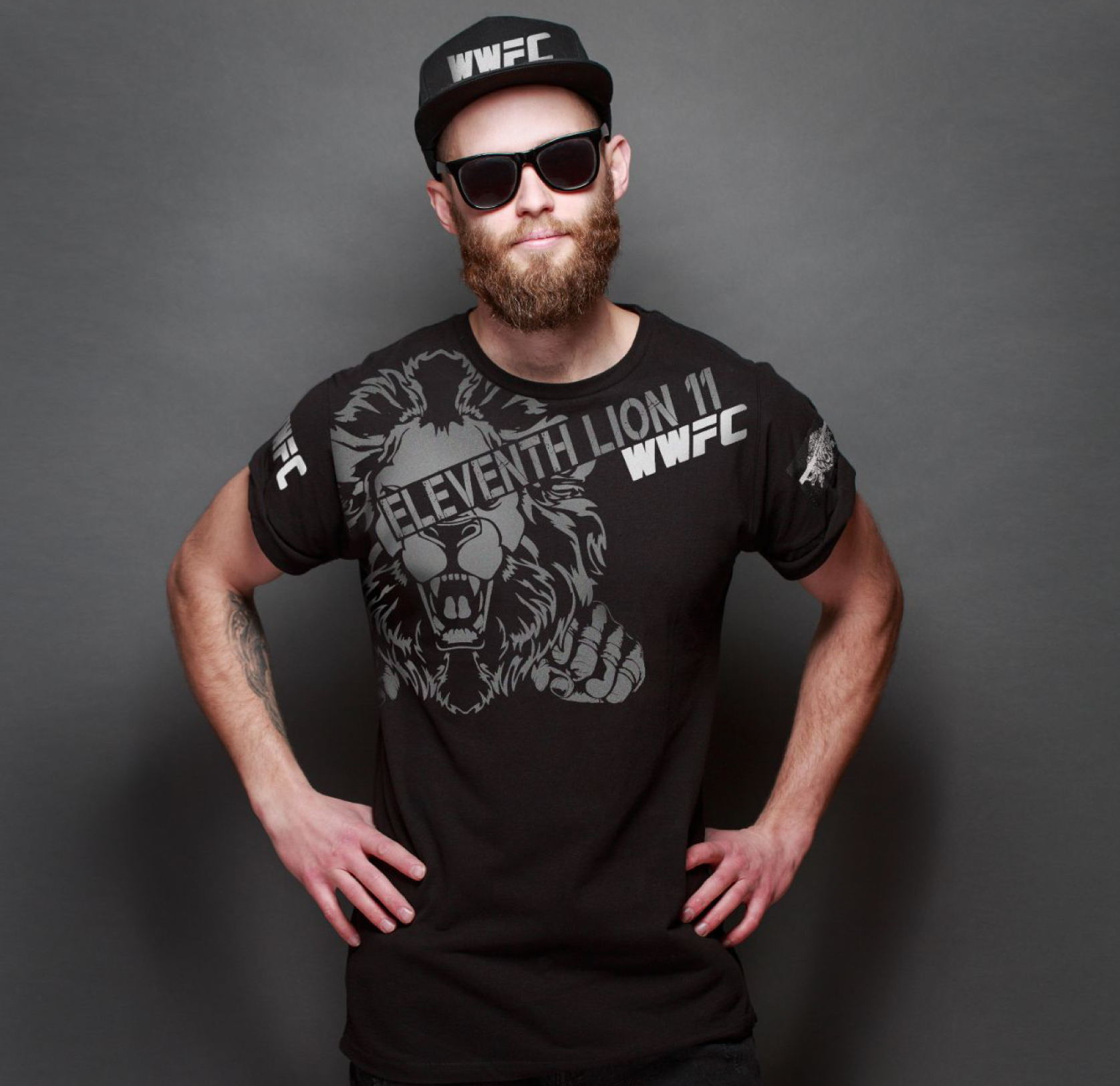 T-shirt man WWFC Lion fist